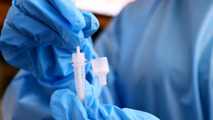 Încă două noi cazuri de infectare cu Omicron în România. Pacienții erau vaccinați cu schema completă