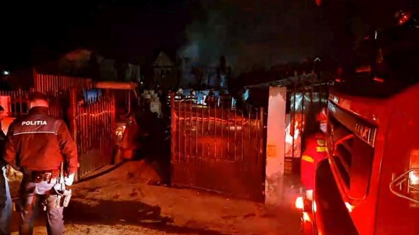 Explozie urmată de incendiu în Bacău! Cinci oameni au fost răniți