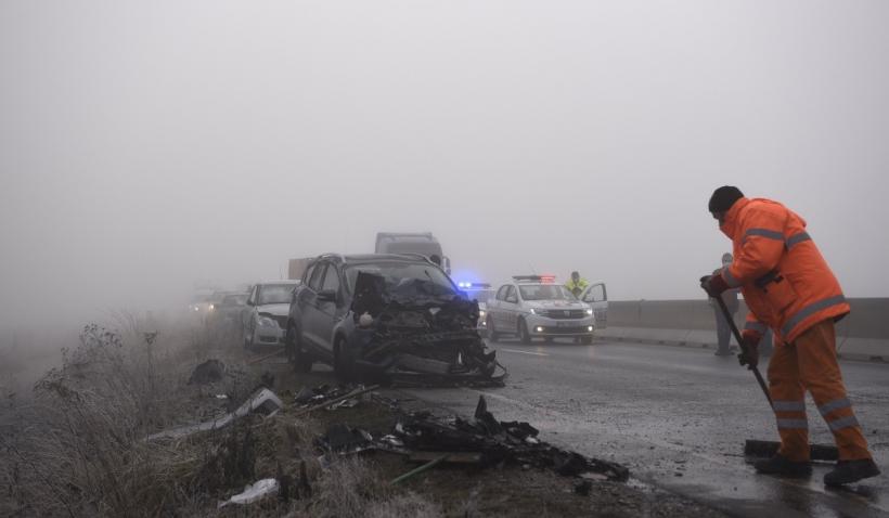 Angajat CNAIR, rănit pe șosea, în timp ce curăța resturile de la un accident anterior: "Victima neatenției unui conducător care a ignorat semnalizarea"