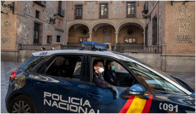 O româncă cu 8 mandate de arestare a fost reţinută în Spania