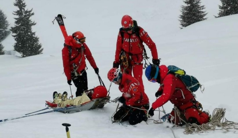 Peste 120 de oameni au fost salvați de pe munte în ultimele 24 de ore. Fenomenele meteo extreme solicită echipele salvamont 