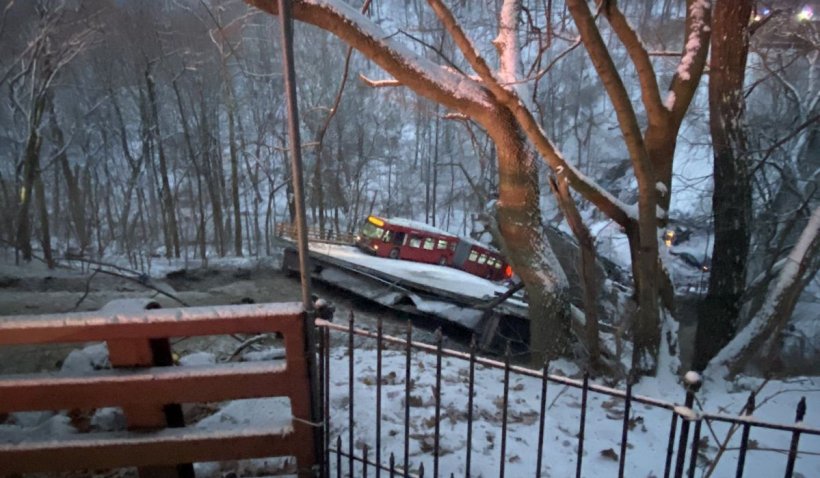 Un pod s-a prăbușit în SUA, la Pittsburgh, înaintea vizitei lui Joe Biden. Mai multe persoane au fost rănite