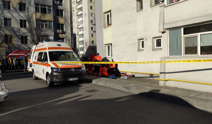 O tânără din Popești-Leordeni s-a aruncat de la etajul 8 al unui bloc din Slatina
