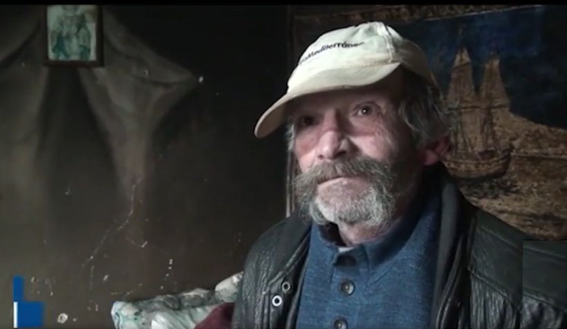 Un bărbat din Alba a trăit 58 de ani în beznă, fără curent. Acum, a primit cadou lumină | România Inteligentă