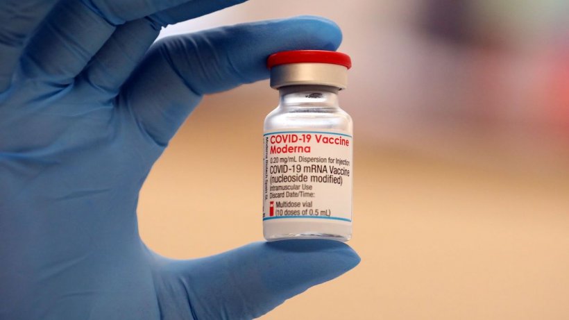 Românii pot face doza a patra de vaccin anti COVID-19 