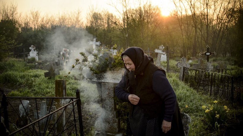 Situaţie revoltătoare într-o comună din Sălaj! Peste 30 de morminte au fost profanate