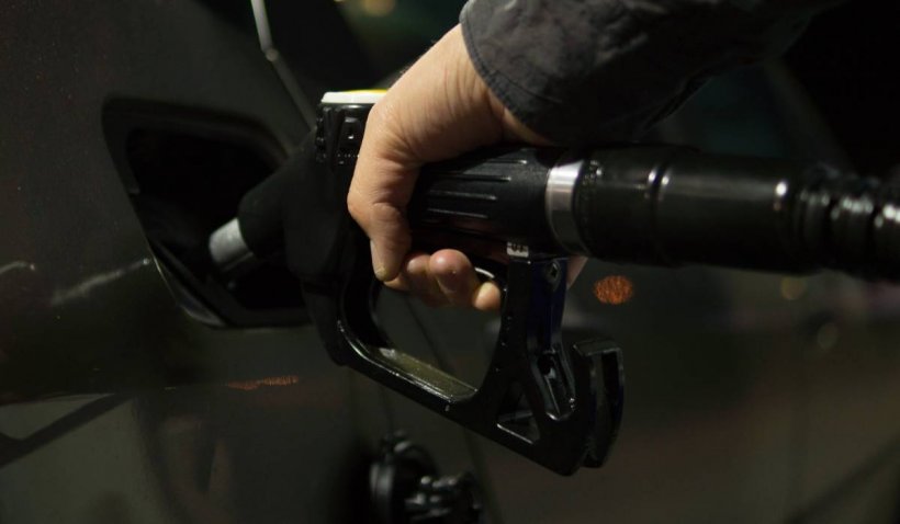 Prețul benzinei și al motorinei în România, astăzi, 12 mai 2022. Cu cât s-au scumpit carburanţii