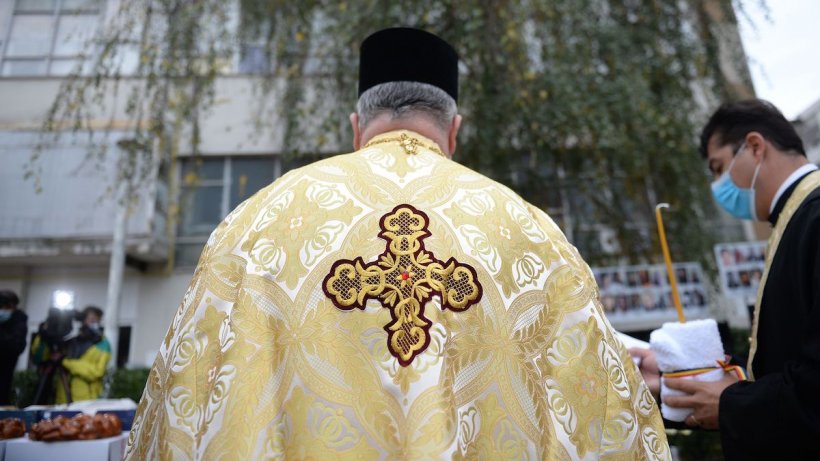 Ce salarii au preoții din România. Cât încasează și patriarhul Daniel