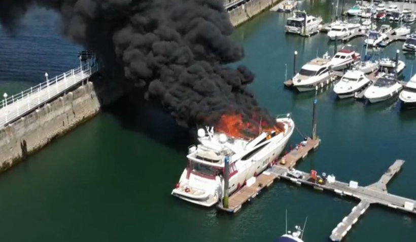 Incendiu uriaș pe un yacht care valoarează 6 milioane de lire sterile, în Marea Britanie