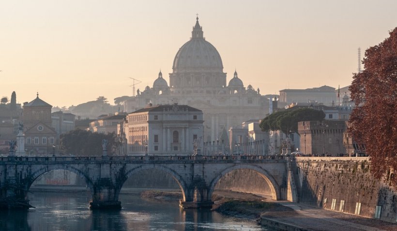Certificatul verde nu mai este obligatoriu pentru călătorii în Italia, de mâine. Se renunță și la masca de protecție la interior