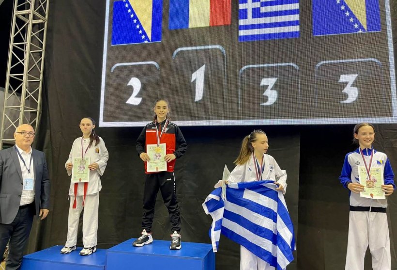 O româncă de 11 ani a câştigat Campionatul Balcanic de Karate