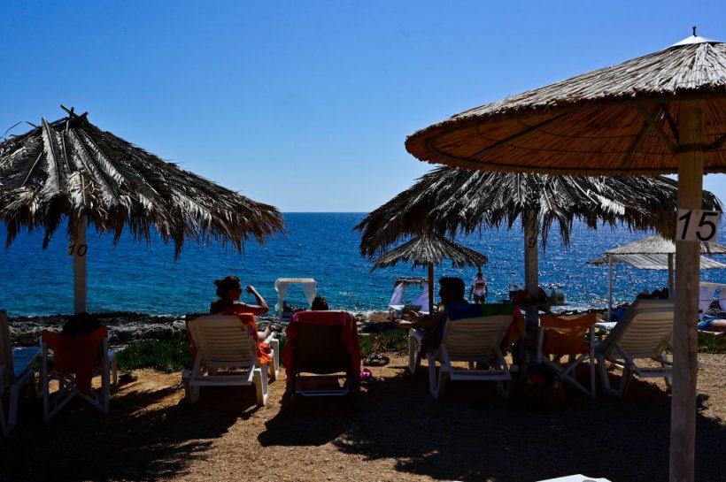 Manele pe plajele din Thassos: ”După ce au terfelit litoralul românesc, au venit să-l strice și pe al grecilor”