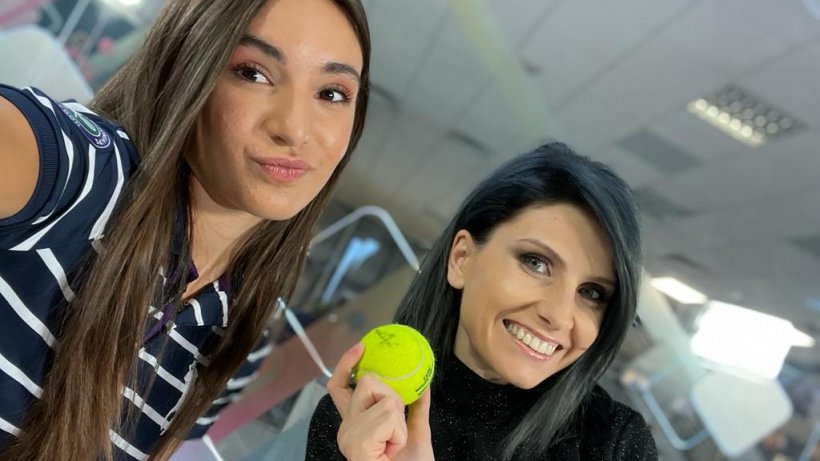 Tenismena Alexia Ioana Tatu, cadou pentru Antena 3: una dintre mingile pe care le-a folosit la Wimbledon