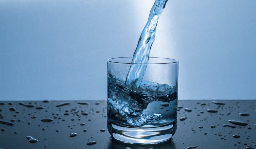 5 mituri despre consumul de apă, demontate de un expert în sănătate