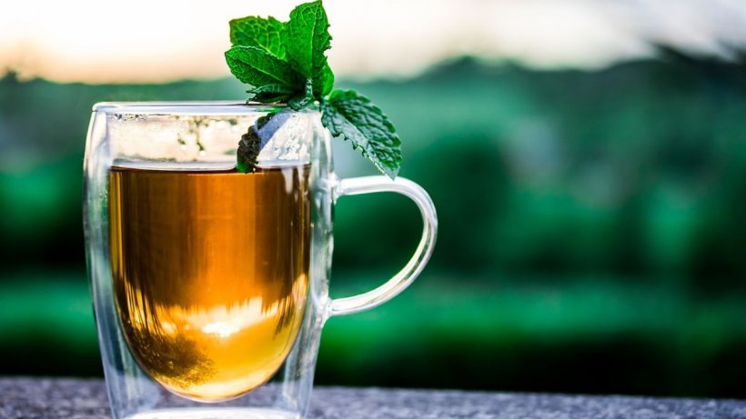 Ceaiul care te scapă de durerile de cap și te ajută să slăbești. Poate ține loc de cafea
