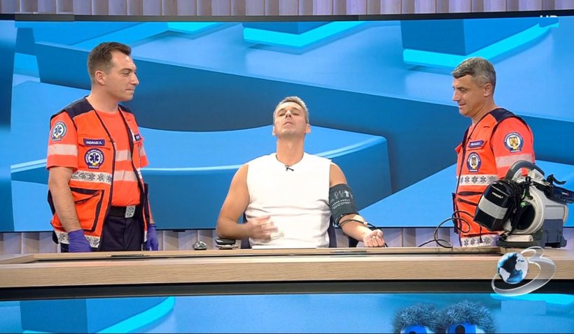 Mircea Badea şi-a luat tensiunea, în direct la TV, de Ziua Inimii: Am venit cu tricoul decapotabil
