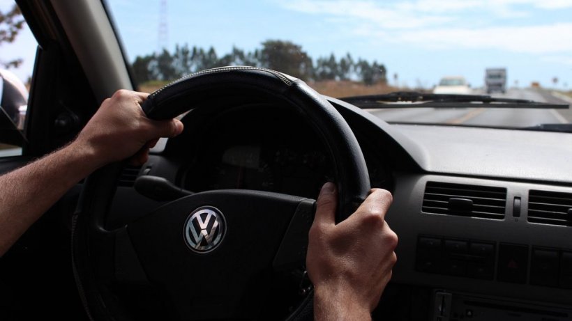 Se schimbă regulile pentru șoferii români! Autoturismele, verificate chiar și când sunt parcate | Modificarea de care trebuie să știe toți conducătorii auto