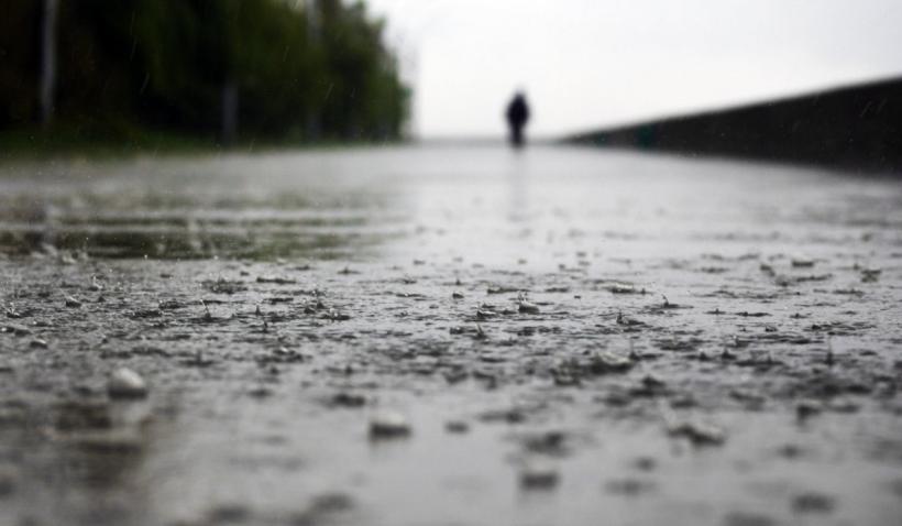 Avertizare meteo ANM de ploi torenţiale cu până la 80 de l/mp. Harta zonelor afectate