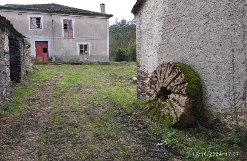 Galerie Foto - Un sat spaniol pitoresc, dar abandonat, se vinde cu 148. ...