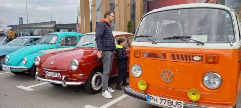Galerie Foto - O Dacia Lăstun, vedeta paradei mașinilor din perioada ...