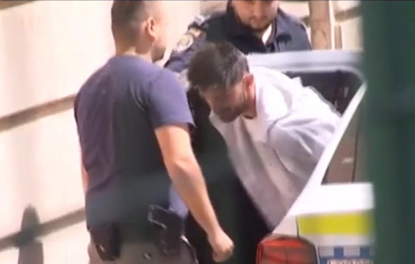 Un bărbat din București a lovit și mușcat un polițist, apoi a amenințat că se sinucide