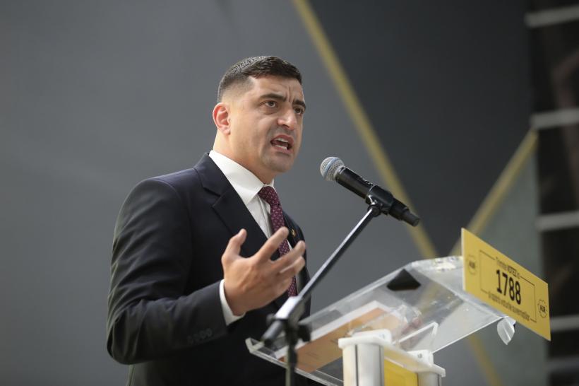 Ambasada României în SUA îl critică dur pe Simon: Cine aplaudă îngrădirea drepturilor românilor e incompatibil cu funcția de președinte