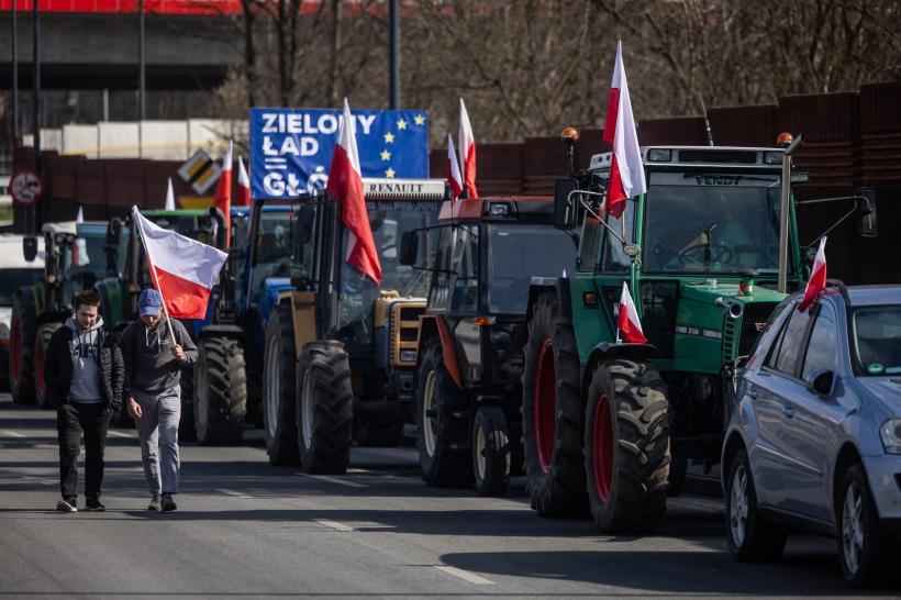 Fermierii polonezi blochează din nou granița cu Ucraina, cu câteva zile înaintea alegerilor prezidențiale din Polonia