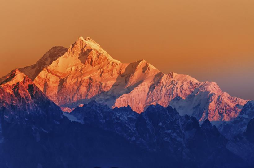 O alpinistă franceză a murit în Nepal din cauza răului de altitudine. Încerca să ajungă pe al treilea cel mai mare vârf din lume