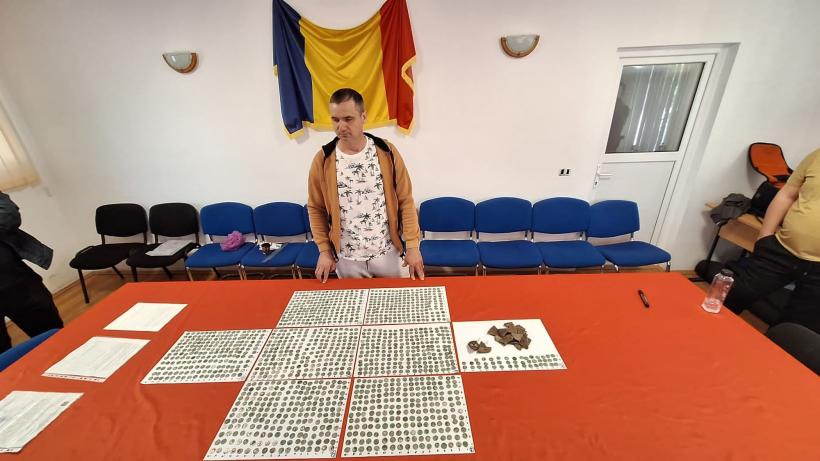 Un bărbat din Giurgiu a ieșit să se plimbe cu un detector de metale și a descoperit un tezaur. Povestea senzațională a lui Marius