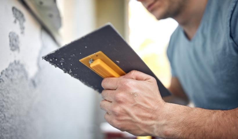 Un bărbat din Spania a cumpărat o casă veche și a găsit o adevărată „comoară” în pereți, în timp ce făcea renovări: „E incredibil”