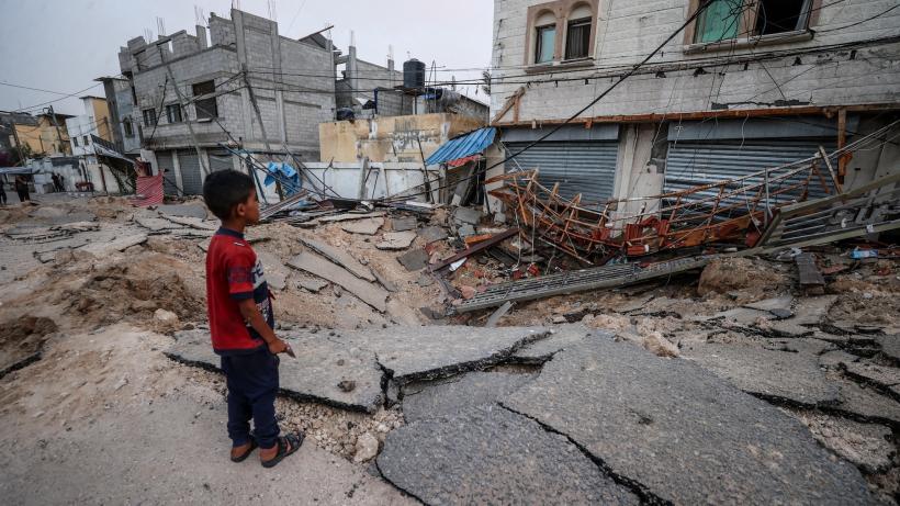 Israel bombardează Spitalul European din Gaza cu puțin timp înaintea negocierilor de încetare a focului mediate de SUA