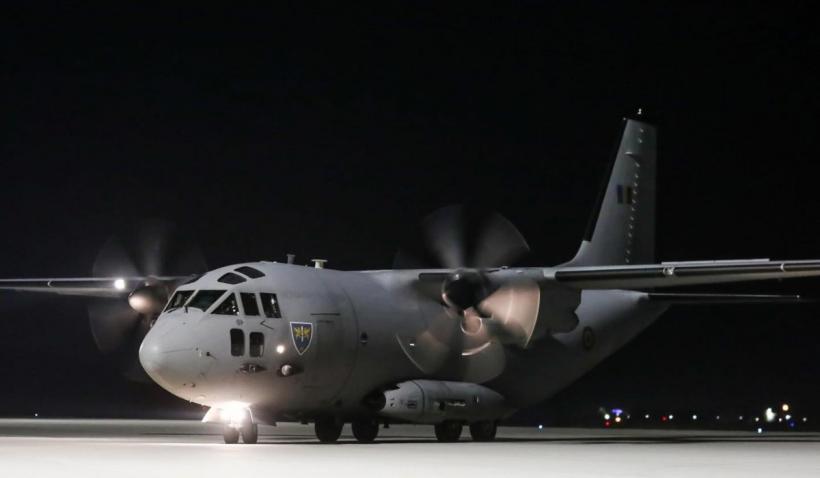 Zeci de români, printre care 13 copii bolnavi, au fost repatriați din Iordania cu o aeronavă militară