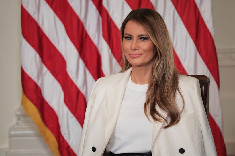 A dispărut a doua statuie a Melaniei Trump din Slovenia, după ce prima a ars: „Am senzația că are legătură cu re-alegerea lui Trump”