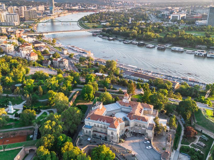 Un funcţionar din Serbia a falsificat un document despre un sit unde ginerele lui Donald Trump vrea să-și facă hotel de lux