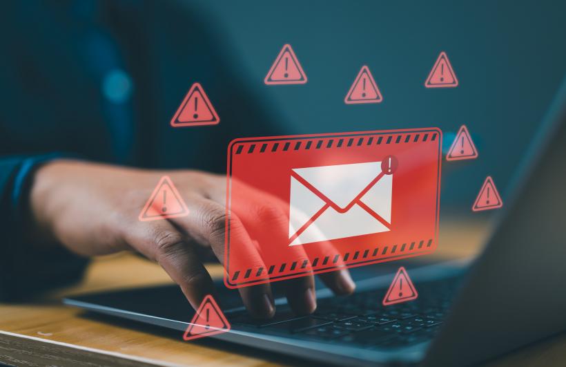 O nouă fraudă online, sub numele unui celebru brand de machiaje. DNSC avertizează asupra unei escrocherii cu "cutii misterioase"