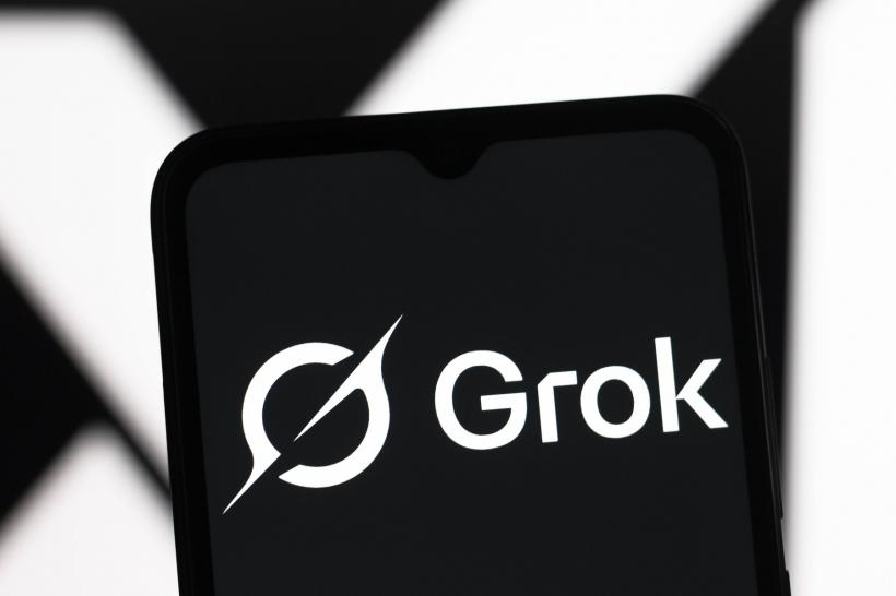 Grok, chatbot-ul lui Elon Musk, a luat-o razna. Oferea răspunsuri controversate despre "genocidul albilor"