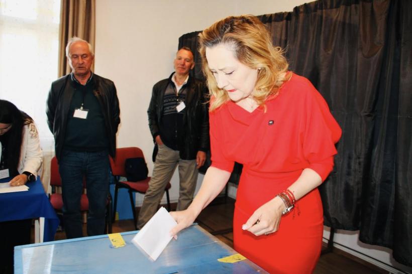 Elena Lasconi: Am votat cu speranţa că România îşi va păstra direcţia europeană