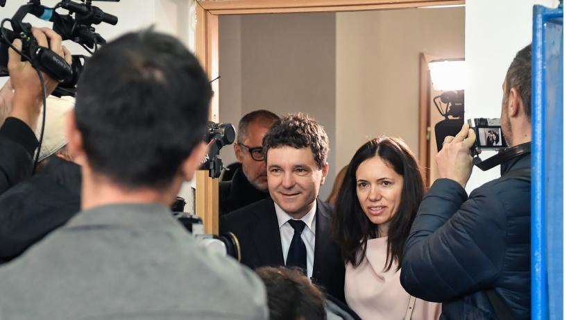 Nicușor Dan, aplaudat la secția de vot: Am votat cu gândul la oamenii muncitori. Aici am învățat, e important să știm de unde am plecat