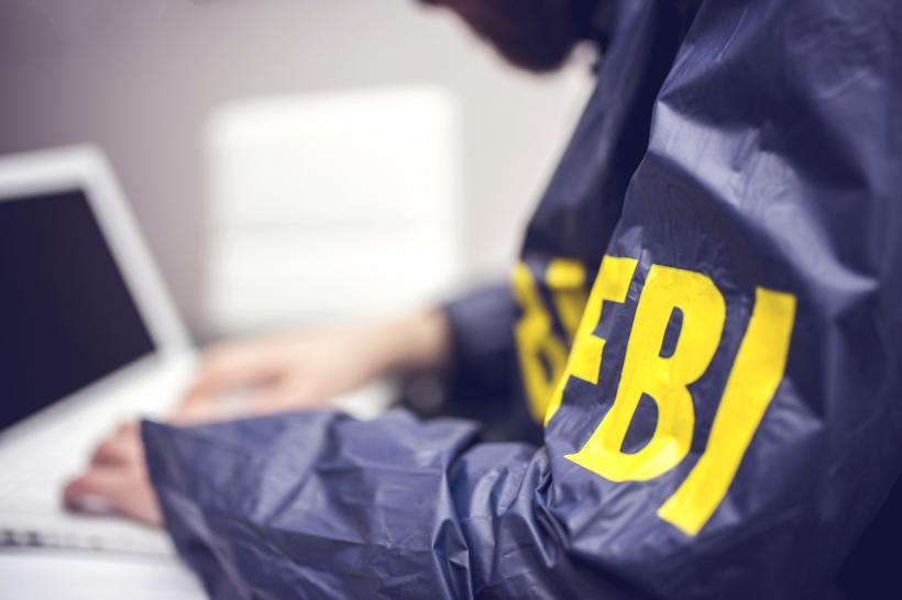 Avertismentul FBI pentru cei cu iPhone sau Android: „Nu răspundeți la aceste mesaje”. Cum au ajuns hackerii să se folosească de AI