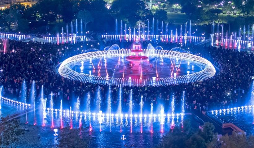 Spectacolele de apă, muzică și lumini de la Fântânile Urbane din Piața Unirii revin din 23 mai