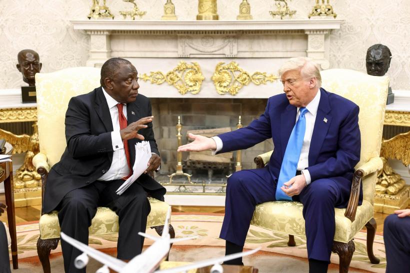 Donald Trump l-a încolțit pe președintele sud-african în stil Zelenski, în Biroul Oval: „Are loc un genocid al albilor”