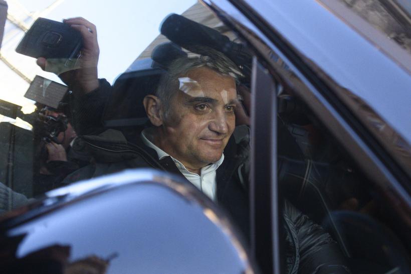 Vlad Oprea, primarul din Sinaia, a ajuns în arest, după ce a acuzat o criză cardiacă și a fost dus la spital. Medicii nu l-au internat
