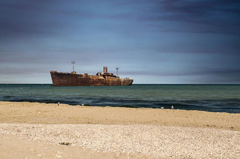 Descoperire macabră în stațiunea Costinești. Cadavrul unei femei a fost găsit plutind pe mare