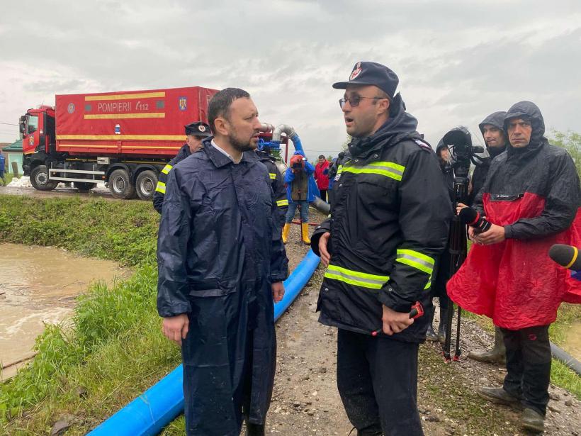 Ministrul Mediului, Mircea Fechet: Situația se ameliorează, dar rămânem în alertă! Zeci de gospodării afectate în Covasna