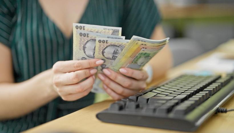 Ce sporuri primesc bugetarii: de stres, de praf sau de bucătărie. Statul cheltuie anual aproape 14 miliarde de lei pentru ele