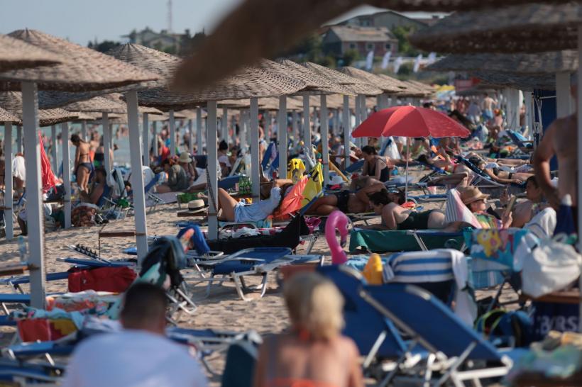 Sunt 60.000 de turiști pe litoral, mai mulți chiar decât se așteptau hotelierii