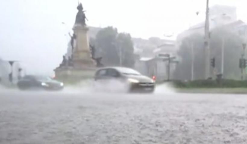 Furtună istorică în București. Apa Nova: Evenimentul înregistrat are o frecvență de o dată la 100 de ani