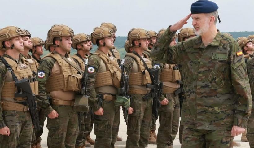 Imagini cu Regele Felipe, în uniformă militară, în vizită la Cincu