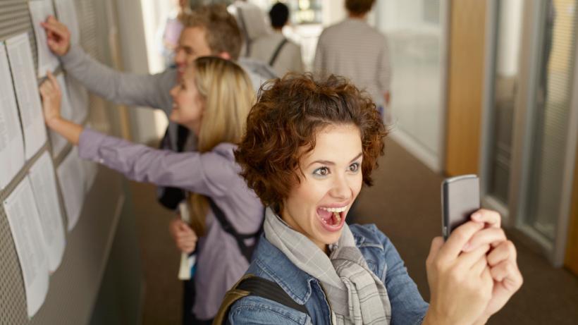 Mesaje de felicitare pentru reușita la examen. Urări pentru tinerii care au luat BAC-ul sau Evaluarea Națională