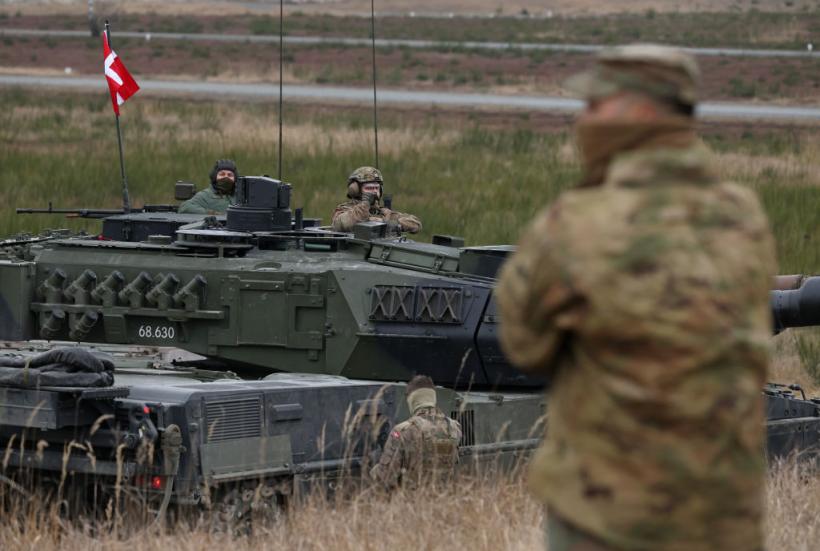 Țara europeană, membră UE și NATO, care își cheamă femeile în armată prin tragere la sorți